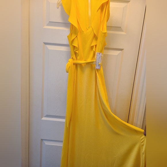 Beautiful Bright Yellow Maxi Dress - Picture 2 of 5